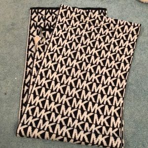 Michael Kors scarf black and white